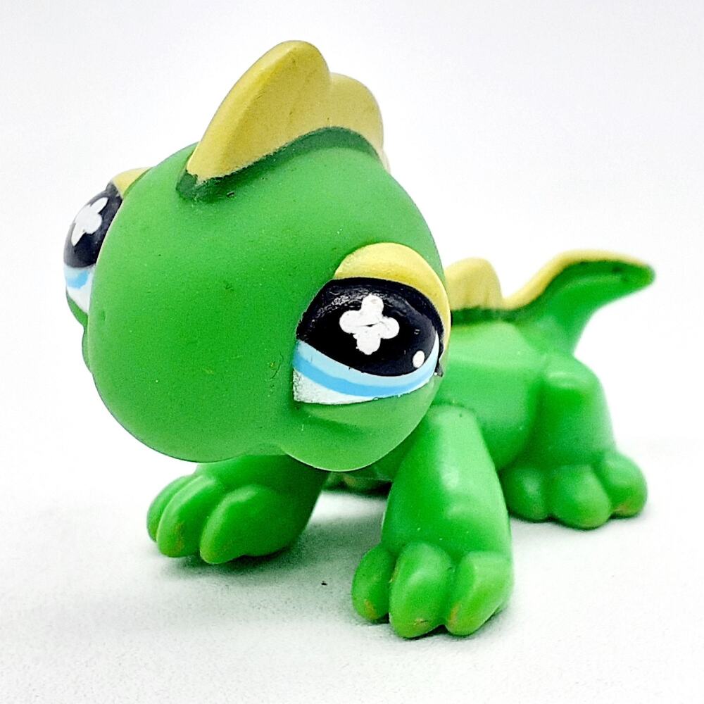 Hasbro Mini Green Vinyl Figure Lizard Animal 2009 Common Collectible Toy